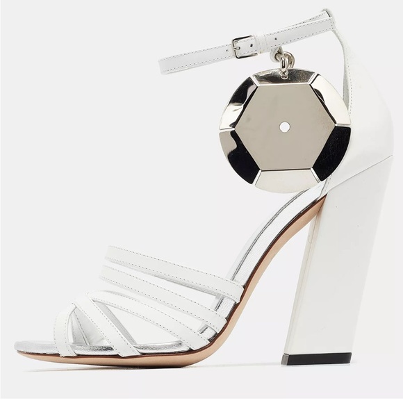 NWT SIZE 36 Burberry White Leather Split-Toe Hove Sandals - Picture 2 of 16